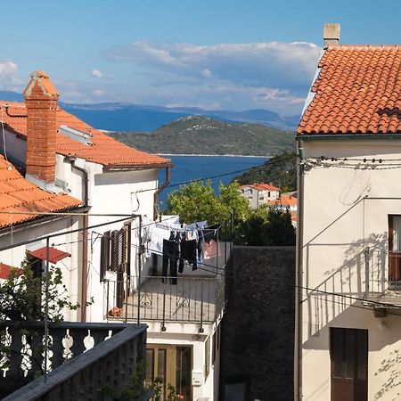 Romantic Stone House In Historic Center Of Vrbnik Villa Exterior foto